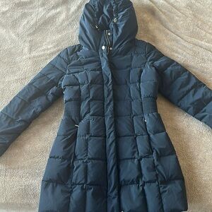 Cole Haan
Gently used puffer coat